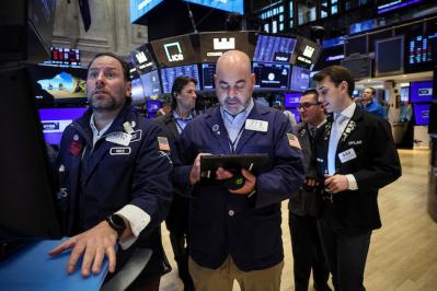 Dow Jones tăng gần 350 điểm khi ông Trump không áp thuế đối ứng ngay lập tức