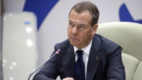 Ông Medvedev cảnh báo NATO về 