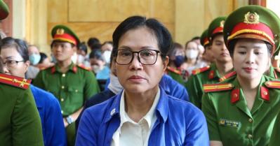 Sáng nay, cựu tổng giám đốc SJC Lê Thúy Hằng cùng đồng phạm hầu tòa