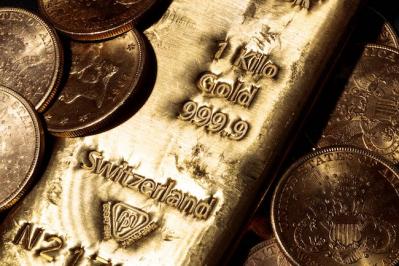 Vàng thế giới rớt mốc 2,000 USD/oz lần đầu tiên trong 2 tháng