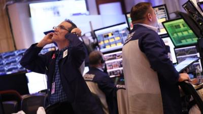 Dow Jones mất 700 điểm, Nasdaq Composite sụt 3% khi cổ phiếu công nghệ bị bán tháo