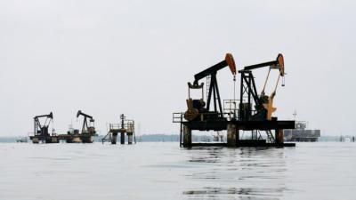 Dầu tăng hơn 1 USD sau khi Mỹ áp lệnh trừng phạt mới liên quan đến Iran