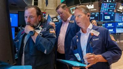 S&P 500 lại lập kỷ lục mới, Nasdaq có phiên giảm đầu tiên trong 7 phiên