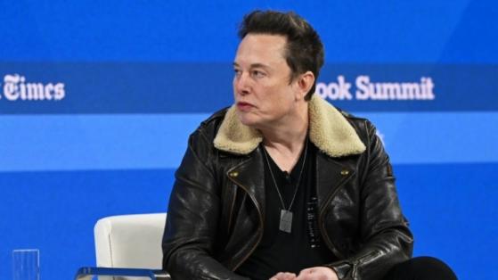 Bị các nhà quảng cáo tẩy chay, Elon Musk chửi thề tại hội nghị