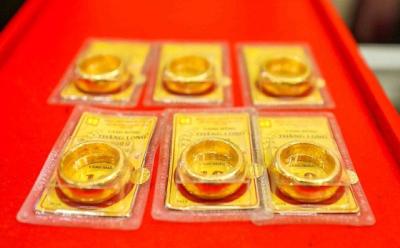 Vàng nhẫn giảm 300.000 đồng mỗi lượng, tỷ giá USD tại các ngân hàng tăng mạnh