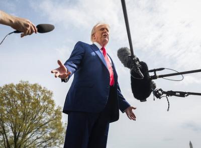 Ông Trump sắp công bố thuế quan chất bán dẫn, nói thuế quan dược phẩm có thể lên tới 250%