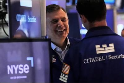 Dow Jones vọt hơn 1,000 điểm sau thông tin Mỹ có thể giảm mạnh thuế quan với Trung Quốc