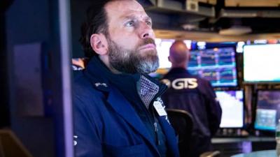 Hợp đồng tương lai Dow Jones tăng hơn 400 điểm nhờ động thái hỗ trợ từ Fed