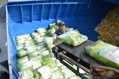 Đồng loạt kiến nghị bỏ thuế VAT 5% với gạo, cà phê vì lo kẹt vốn