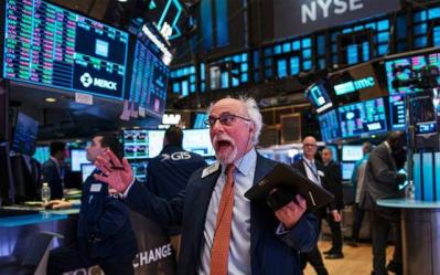 Dow Jones tăng hơn 450 điểm