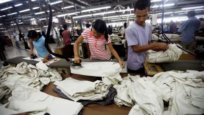 Công ty mẹ Uniqlo theo chân các hãng thời trang rời khỏi Myanmar