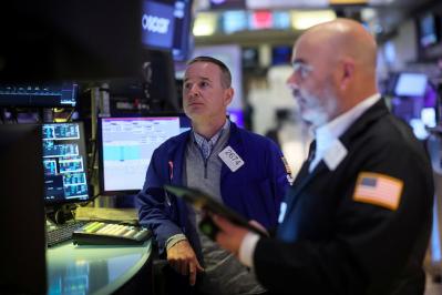 Dow Jones chỉ còn giảm hơn 100 điểm sau khi Trump tạm dừng áp thuế đối với Mexico