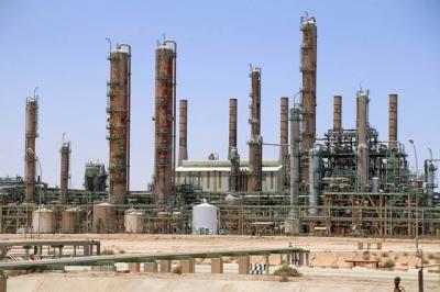 OPEC+ xem xét kéo dài kế hoạch cắt giảm sản lượng dầu sang quý 2 tới