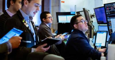 S&P 500 tiến sát mức cao kỷ lục trong phiên