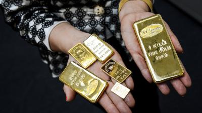 Vàng tương lai dao động quanh mốc 2,820 USD/oz