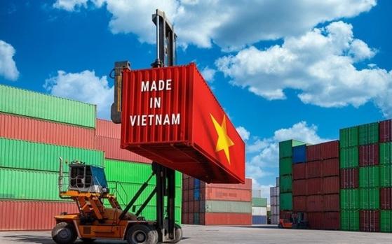 Nửa đầu tháng 2/2023, cán cân thương mại thặng dư hơn 1 tỷ USD