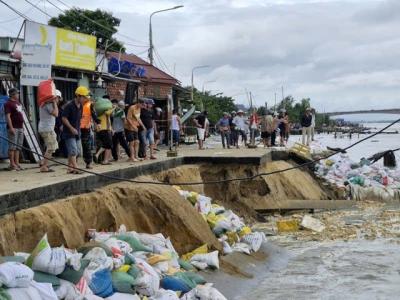 Thủ tướng chỉ đạo hỗ trợ khẩn 100 tỷ đồng giúp Đà Nẵng khắc phục hậu quả mưa lũ