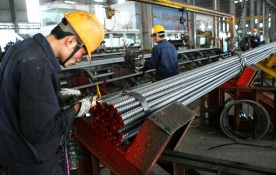 Giá thép xây dựng trong nước bất ngờ giảm đến 1,1 triệu đồng/tấn - Đà giảm có kéo dài?