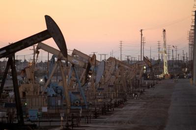 Dầu WTI giảm gần 2%