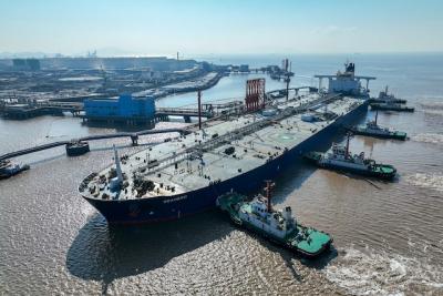 Giá dầu tăng gần 3% vì rắc rối ở Biển Đỏ
