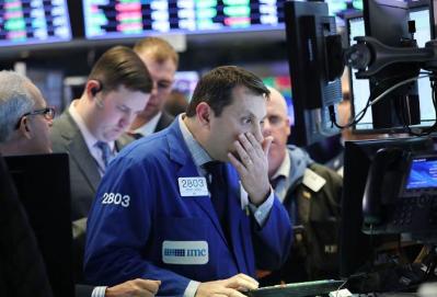 Dow Jones sụt hơn 600 điểm, S&P 500 rớt mốc 4,000 điểm