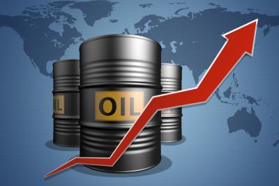Giá dầu tăng vọt 7% khi EU cân nhắc cấm vận Nga