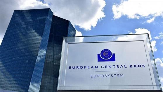 ECB xem xét tiếp tục tăng lãi suất bất chấp rủi ro suy thoái kinh tế