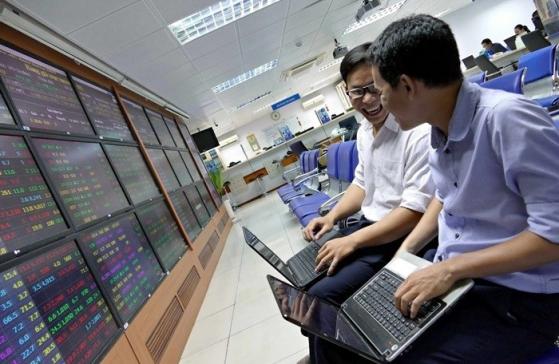 Dòng tiền chuyển sang nhóm bất động sản, cổ phiếu NVL, PDR, VIC tăng sớm