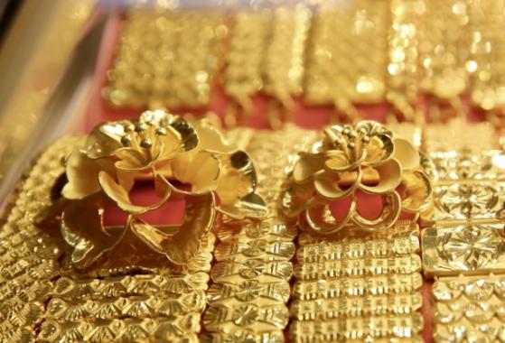 Giá vàng hôm nay 14/4: Gần chạm mức kỷ lục