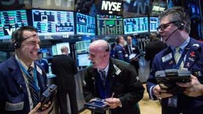 Dow Jones leo lên kỷ lục mới sau báo cáo việc làm tích cực