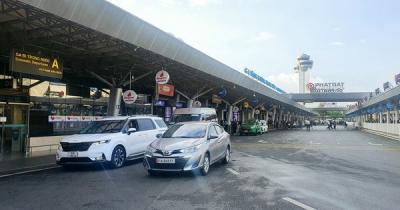 Nóng: Tạm dừng hoạt động 2 hãng taxi ở sân bay Tân Sơn Nhất sau vụ tố gian lận cước