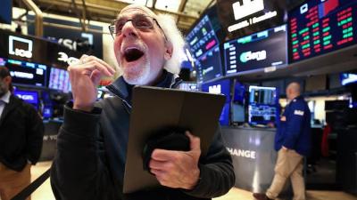 S&P 500 vượt ngưỡng 6,300 điểm lần đầu tiên