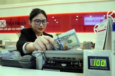 Tỷ giá, lãi suất bị tác động thế nào trước áp lực thuế quan của Mỹ?