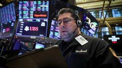 Bán tháo ập đến sau chuỗi tăng nóng, Dow Jones lao dốc gần 500 điểm
