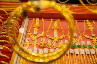 Hàng chục tấn vàng bán ra mỗi năm, người mua chịu đắt, đại gia lãi khủng