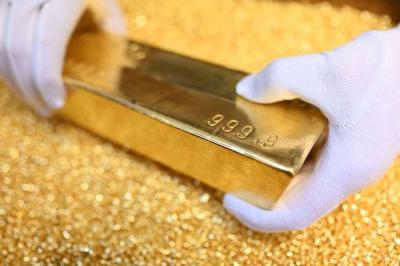 Vàng thế giới rớt 3.7% sau số liệu việc làm của Mỹ