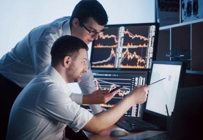Theo dấu dòng tiền cá mập 25/07: Khối ngoại và tự doanh cùng bán ròng trong ngày VN-Index lập đỉnh mới