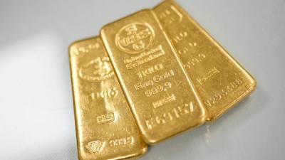 Vàng thế giới lần đầu vượt mốc 3,800 USD/oz