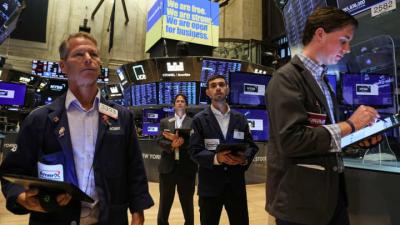Dow Jones tăng gần 400 điểm khi Fed dự báo có 2 đợt hạ lãi suất trong năm 2025