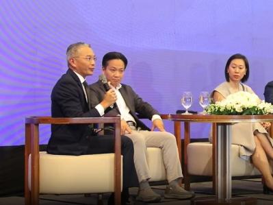 Chuyên gia UOB: Rất khó để Mỹ quay trở lại sản xuất giày dép hay lắp ráp iPhone