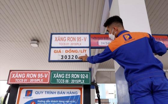Vì sao giá xăng tăng 2 lần liên tiếp trong 3 ngày đầu năm?