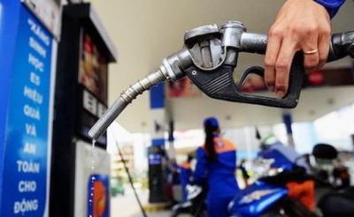 Thuế, phí chiếm gần 11.000 đồng/lít xăng