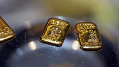 Vàng thế giới giảm hơn 1% xuống mốc 3,940 USD