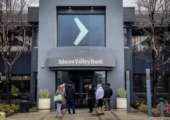 Silicon Valley Bank (SVB) vỡ nợ, nhân viên vẫn được trả lương thưởng 