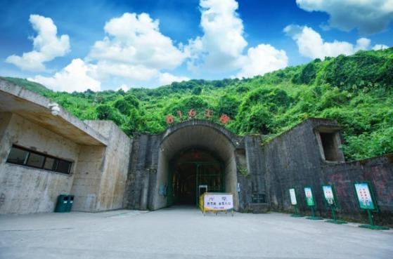 Ngỡ ngàng với siêu dự án căn cứ hạt nhân tuyệt mật của Trung Quốc: Huy động 60.000 người đào rỗng 2 ngọn núi, mất 17 năm mới hoàn thành