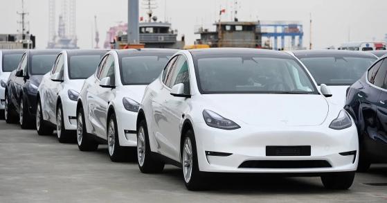 Sắp bị BYD vượt mặt ở Trung Quốc, Tesla vững danh hiệu “vua xe điện” tại Mỹ