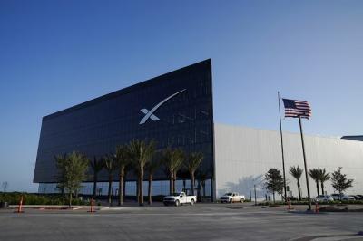 Nhà Trắng chỉ đạo rà soát lại hợp đồng SpaceX sau cuộc “đấu khẩu” Trump-Musk