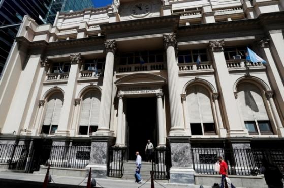 Ngân hàng Trung ương Argentina mạnh tay tăng lãi suất lên 97% khi lạm phát vượt mức 100%