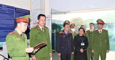 Bắt phó giám đốc và hai kiểm định viên trung tâm đăng kiểm ở Nghệ An