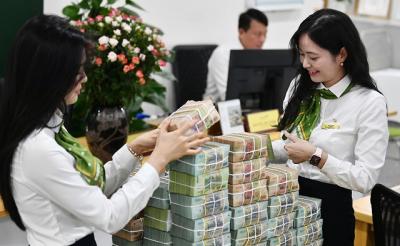 Ngân hàng làm gì để giữ chân khách hàng khi cạnh tranh vốn ngày càng gay gắt?